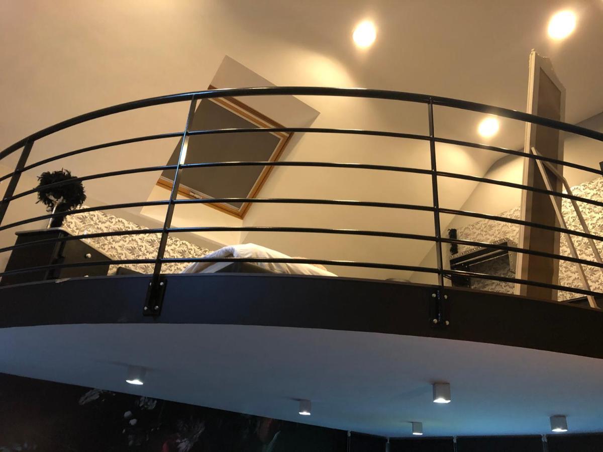 Loft D Isa Avec Wifi Netflix Daire Gesves Dış mekan fotoğraf