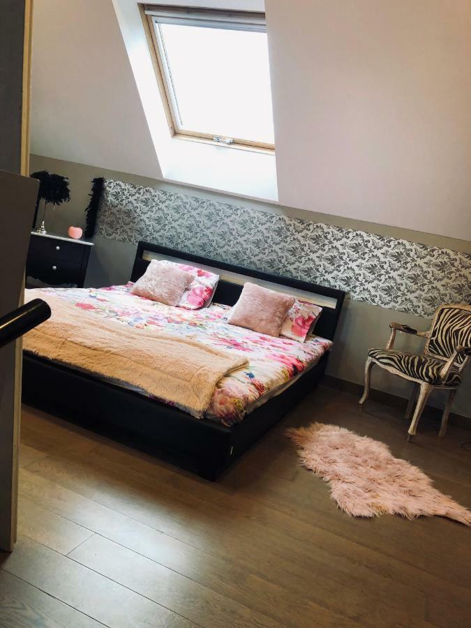 Loft D Isa Avec Wifi Netflix Daire Gesves Dış mekan fotoğraf