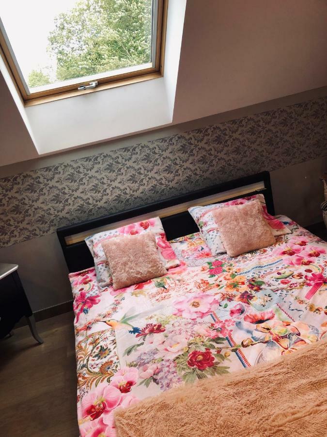Loft D Isa Avec Wifi Netflix Daire Gesves Dış mekan fotoğraf